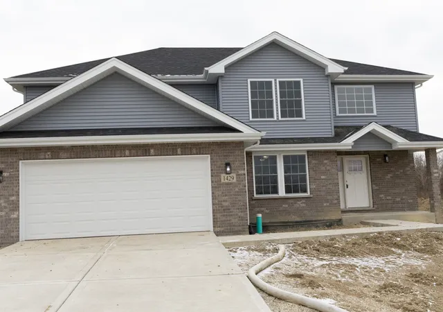 Photo 2 of Single family home for sale at 1429 Parliament St, Crete, IL 60417 | MLS# 12583368 | Listing updated on 2026-08-27