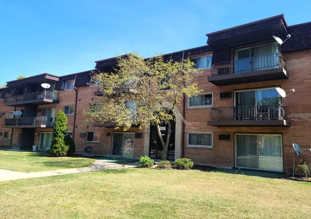 image of 18550 S Torrence Ave #23, Lansing, IL 60438 | MLS# 12583405