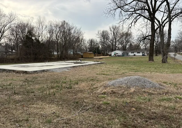 3rd image of 1000 S Wilson St, Benton, IL 62812 | MLS# 12583513