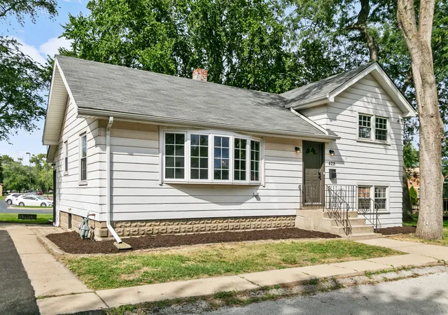 Homes for sale in South Holland, IL | 428 E 156th Pl, South Holland, IL 60473 | MLS# 12583880