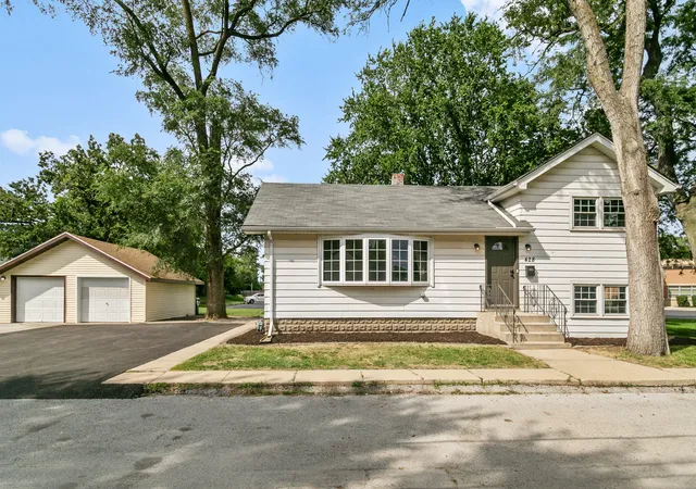 Homes for sale in South Holland, IL | 428 E 156th Pl, South Holland, IL 60473 | MLS# 12583880