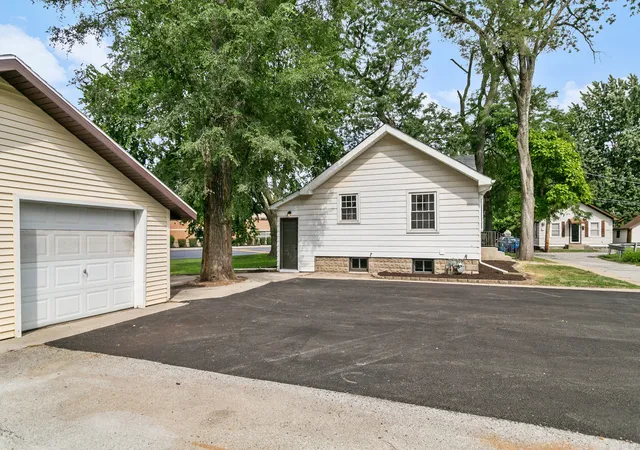 Homes for sale in South Holland, IL | 428 E 156Th Pl, South Holland, IL 60473 | MLS# 12583880