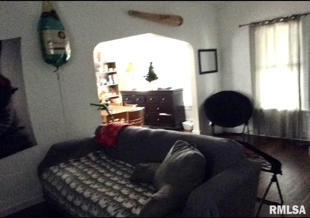 Photo 4 of Single family home for sale at 504 W Mill St, Carbondale, IL 62901 | MLS# 12584056 | Listing updated on 2026-04-27