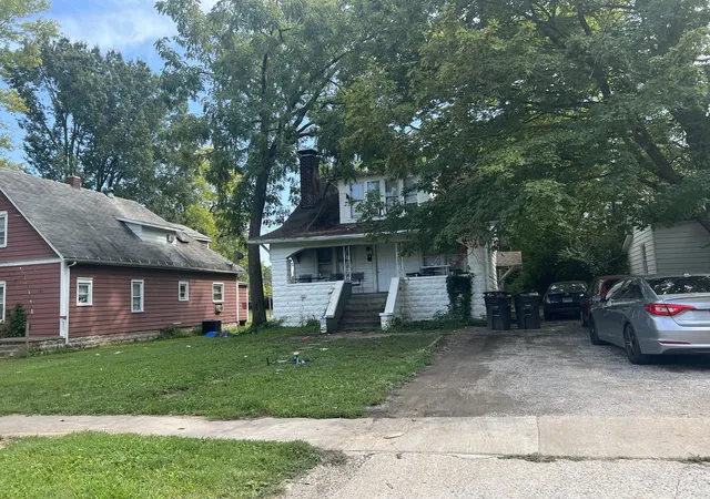 3rd image of 703 W College St, Carbondale, IL 62901 | MLS# 12584087