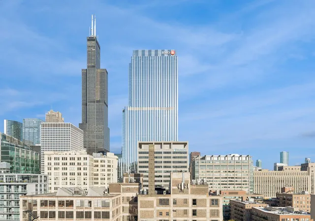 2nd image of 700 W Van Buren St, Chicago, IL 60607