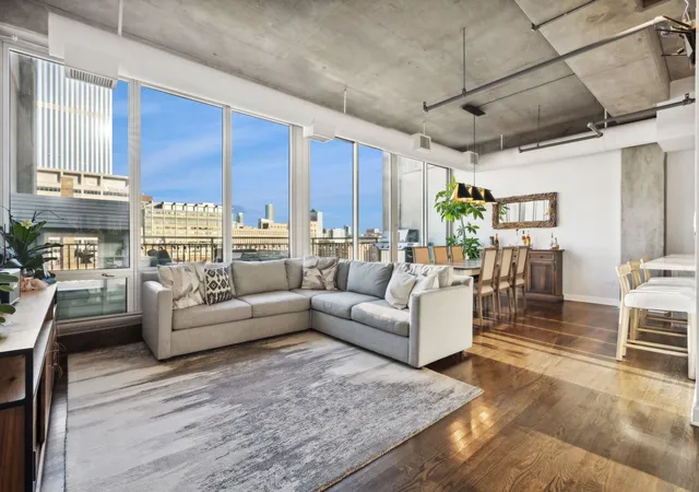 4th image of 700 W Van Buren St, Chicago, IL 60607