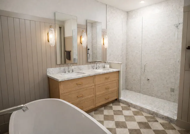 2nd image of 2821 N Orch St, Chicago, IL 60657