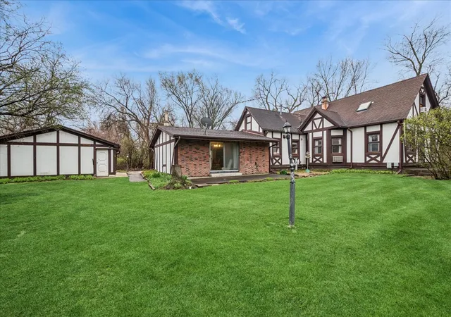 Photo 1 of Single family home for sale at 609 Forest Edge Ln, Des Plaines, IL 60016 | MLS# 12584516 | Listing updated on 2026-09-22