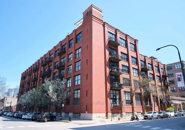 Photo 1 of Condo for sale at 1000 W Washington Blvd #446, Chicago, IL 60607 | MLS# 12584578 | Listing updated on 2026-10-20