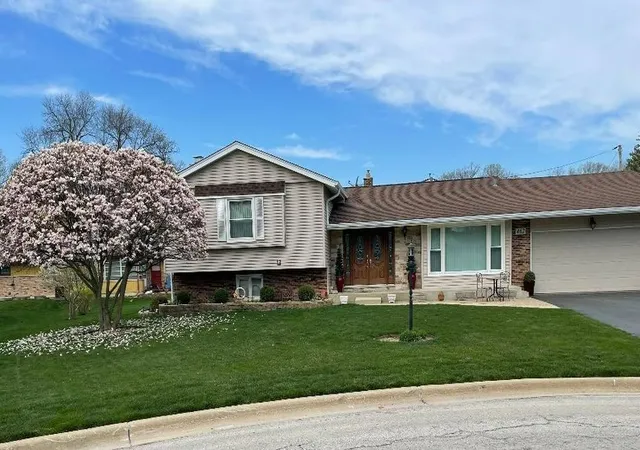 1st image of 462 Mulberry Ln, Wood Dale, IL 60191 | MLS# 12584970