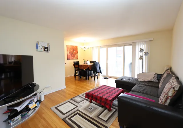 3rd image of 10111 Old Orch Ct, Skokie, IL 60076