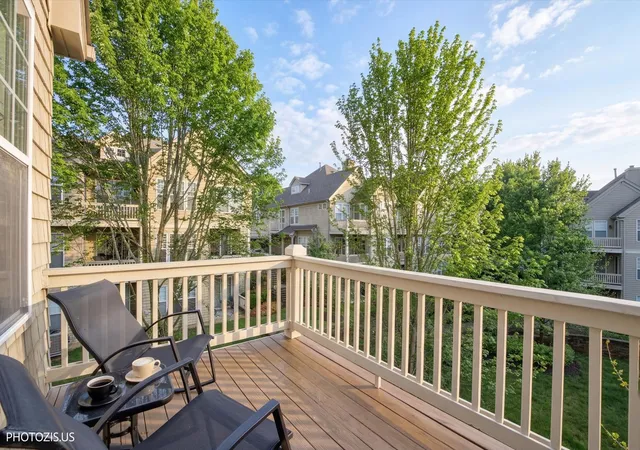 Listing Photo 4 - Condo for sale in building located at 365 Lake Ave, Wauconda, IL 60084 - Unit #C