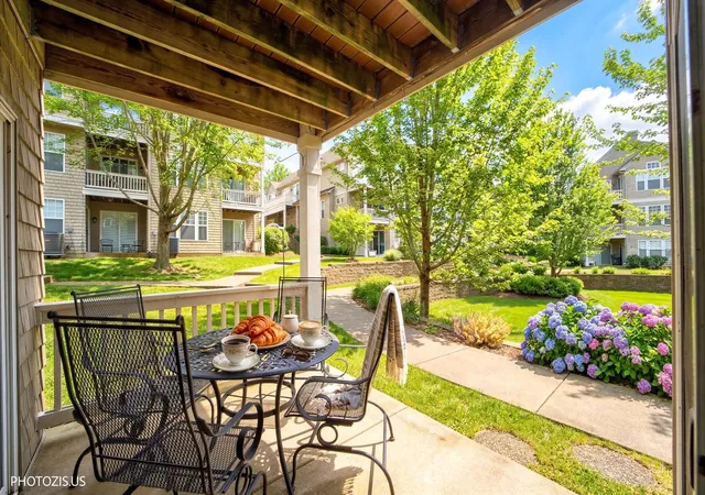 Listing Photo 5 - Condo for sale in building located at 365 Lake Ave, Wauconda, IL 60084 - Unit #C