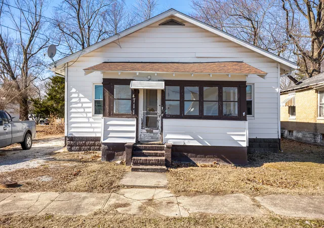 2nd image of 711 S Franklin St, Litchfield, IL 62056 | MLS# 12586048