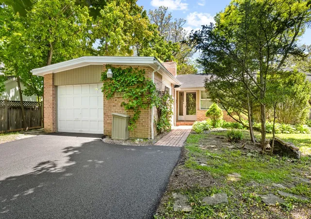 Homes for sale in Highland Park, IL | 949 Ridgewood Dr, Highland Park, IL 60035 | MLS# 12586255