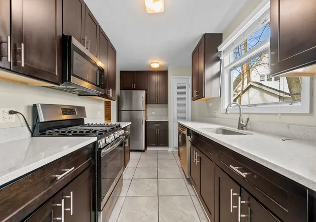 Homes for sale in Highland Park, IL | 949 Ridgewood Dr, Highland Park, IL 60035 | MLS# 12586255