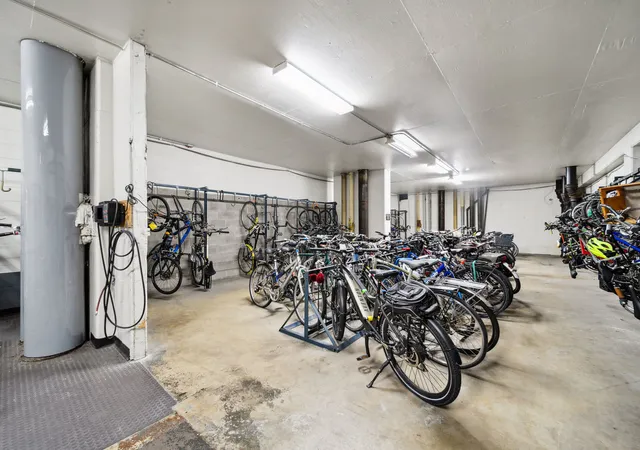 24th image of 5455 N Sheridan Rd #1404, Chicago, IL 60640 | MLS# 12586547