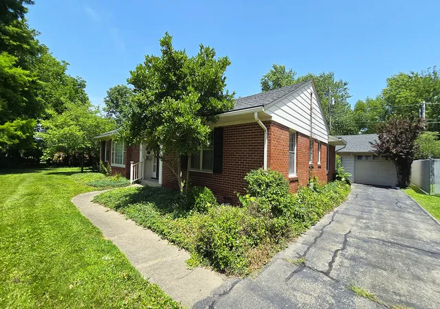 2nd image of 4 Lilac Ln, Centralia, IL 62801 | MLS# 12586571