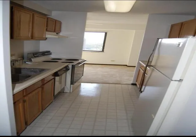 2nd image of 1840 Huntington Blvd #BW511, Hoffman Estates, IL 60169 | MLS# 12586675