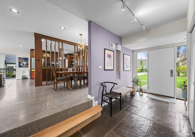 Photo 4 of Sale Pending at 87 Ravinoaks Ln, Highland Park, IL 60035 | MLS# 12586707 | Listing updated on 2026-06-15