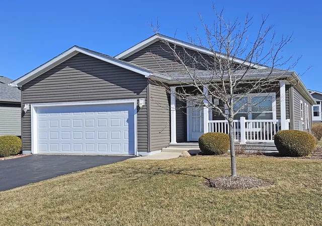 Homes for sale in Grayslake, IL | 1521 Meadow View Ln, Grayslake, IL 60030 | MLS# 12586765