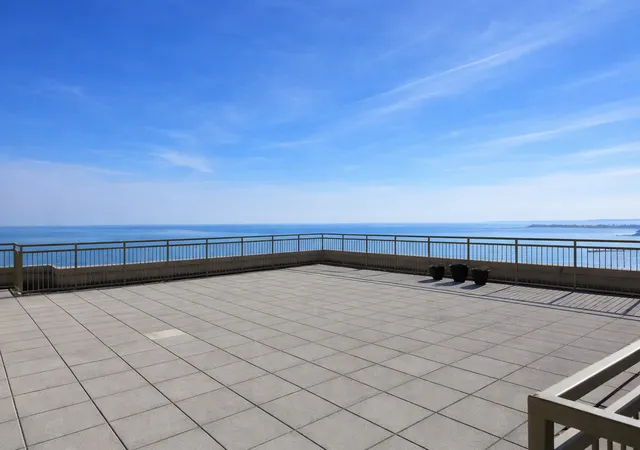 Homes for sale in Chicago, IL | 6301 N Sheridan Road, Chicago, IL 60660 | Houzeo