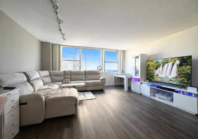 Homes for sale in Chicago, IL | 6301 N Sheridan Rd #11C, Chicago, IL 60660 | MLS# 12587326
