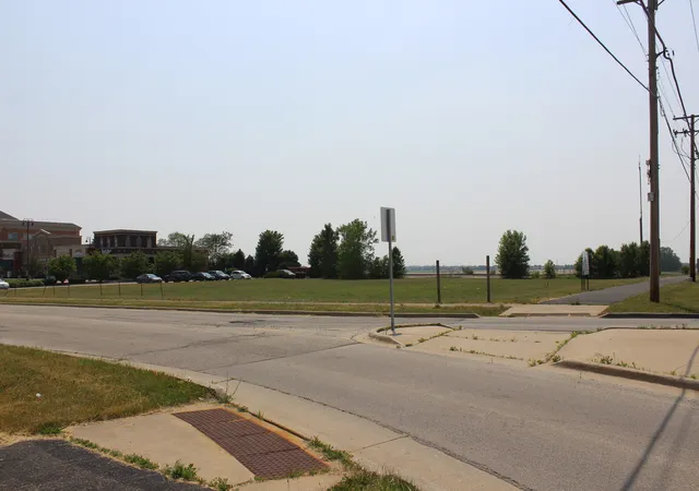 2nd image of 500 E Laraway Rd, New Lenox, IL 60451 | MLS# 12587360
