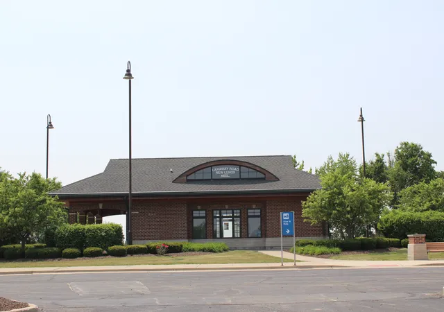 7th image of 550 E Laraway Rd, New Lenox, IL 60451 | MLS# 12587375