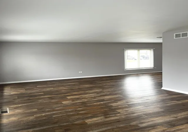 Photo 2 of Single family home for sale at 538 Blackstone Ave, Glenwood, IL 60425 | MLS# 12587386 | Listing updated on 2026-09-16