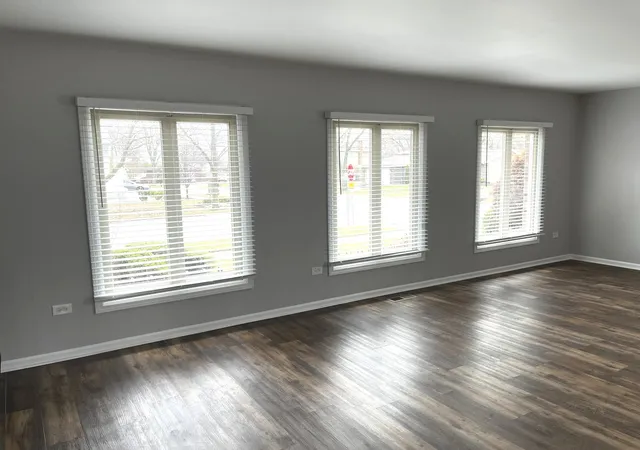 Photo 3 of Single family home for sale at 538 Blackstone Ave, Glenwood, IL 60425 | MLS# 12587386 | Listing updated on 2026-09-16