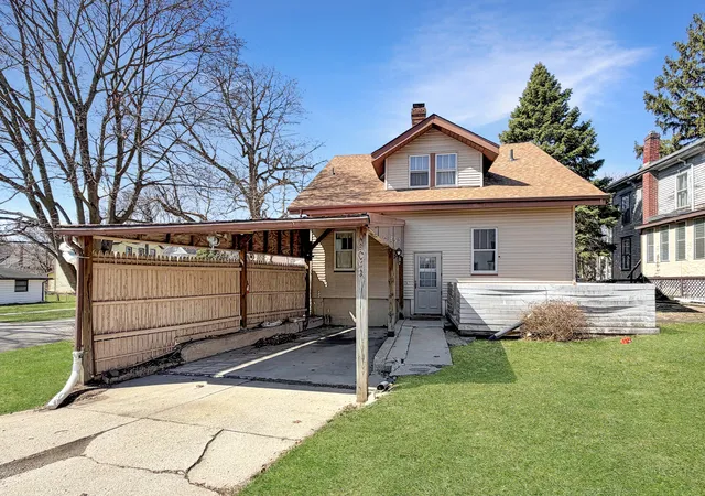 Homes for sale in Freeport, IL | 405 N Apple Ave, Freeport, IL 61032 | MLS# 12587775
