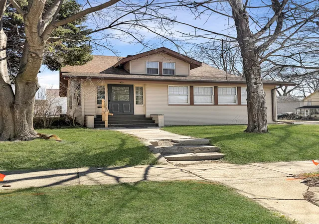 Homes for sale in Freeport, IL | 405 N Apple Ave, Freeport, IL 61032 | MLS# 12587775