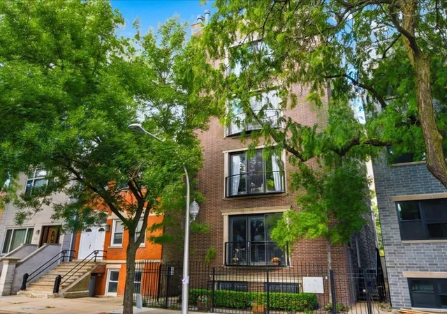 Homes for sale in Chicago, IL | 839 S Miller St S #1, Chicago, IL 60607 | MLS# 12587792