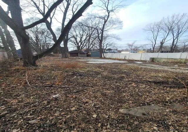 Photo 3 of Sale Pending at 469 S Wildwood Ave, Kankakee, IL 60901 | MLS# 12587896 | Listing updated on 2026-05-12