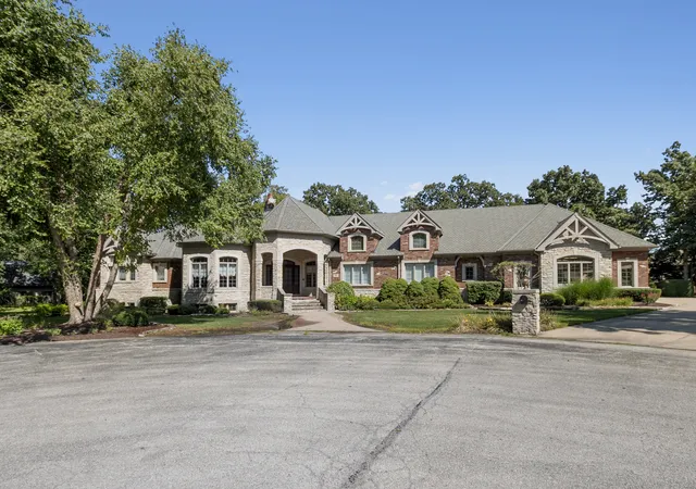 Homes for sale in Palos Park, IL | 50 Elizabeth Ln, Palos Park, IL 60464 | MLS# 12588003