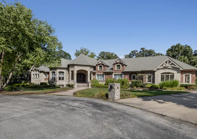 Homes for sale in Palos Park, IL | 50 Elizabeth Ln, Palos Park, IL 60464 | MLS# 12588003