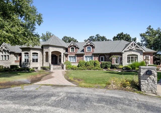 Homes for sale in Palos Park, IL | 50 Elizabeth Ln, Palos Park, IL 60464 | MLS# 12588003