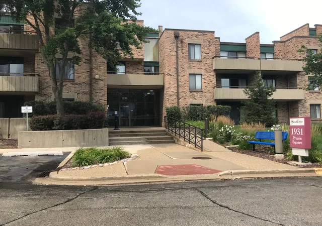 Homes for sale in Schaumburg, IL | 1931 Prairie Sq #234, Schaumburg, IL 60173 | MLS# 12588535