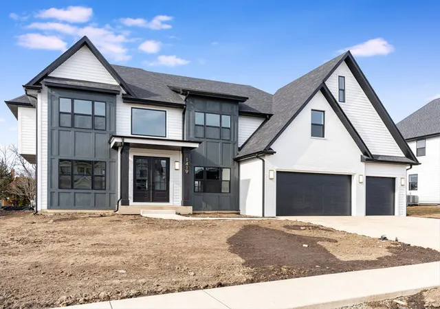 Photo 2 of Single family home for sale at 12843 Collina Ln, Lemont, IL 60439 | MLS# 12588608 | Listing updated on 2026-04-26