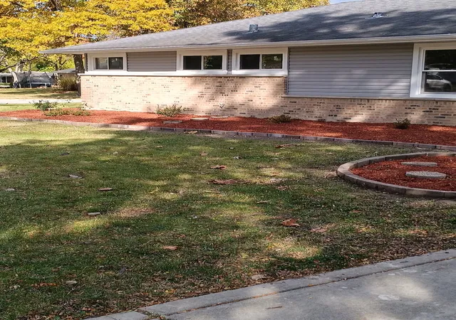Photo 2 of Single family home for sale at 531 Wildwood Dr, Park Forest, IL 60466 | MLS# 12588651 | Listing updated on 2026-08-30