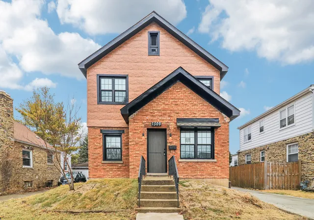 Photo 1 of Single family home for sale at 1509 Center St, Des Plaines, IL 60018 | MLS# 12588683 | Listing updated on 2026-09-22