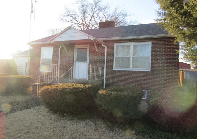 Photo 2 of Sale Pending at 423 3rd Street, Rosiclare, IL 62982 | MLS# 12589009 | Listing updated on 2026-09-01