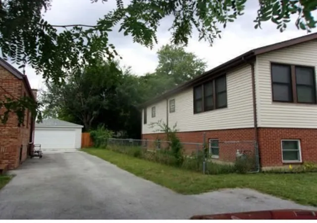 Homes for sale in South Holland, IL | 14908 Riverside Dr, South Holland, IL 60473 | MLS# 12589026