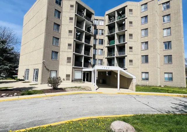 Homes for sale in Aurora, IL | 1750 N Marywood Ave #315, Aurora, IL 60505 | MLS# 12589147