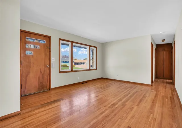 Photo 3 of Single family home for sale at 9 Glenview Dr, Decatur, IL 62521 | MLS# 12589644 | Listing updated on 2026-07-15