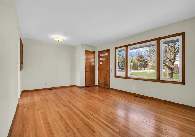 Photo 4 of Single family home for sale at 9 Glenview Dr, Decatur, IL 62521 | MLS# 12589644 | Listing updated on 2026-07-15