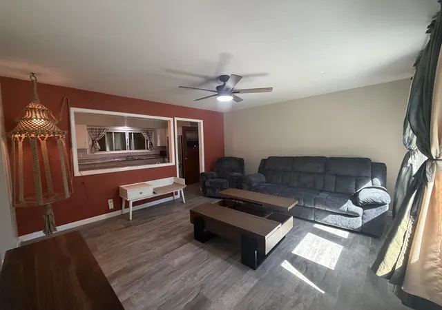 3rd image of 1427 Mark Dr, Freeport, IL 61032 | MLS# 12590642
