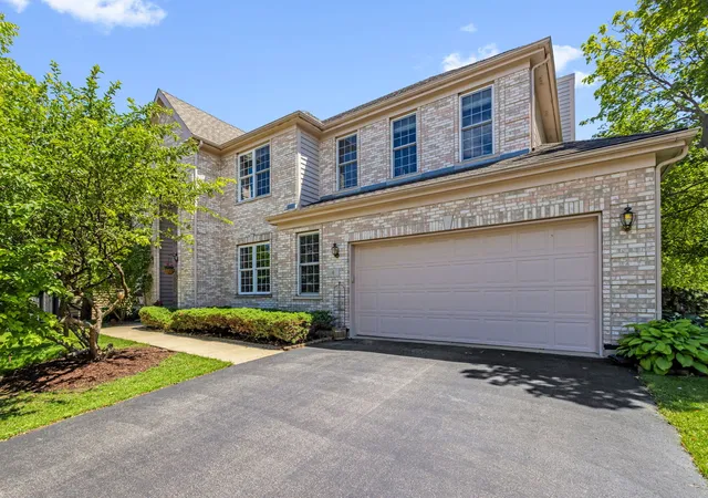 Homes for sale in Lake In The Hills, IL | 4 Sherwood Ct, Lake In The Hills, IL 60156 | MLS# 12590712