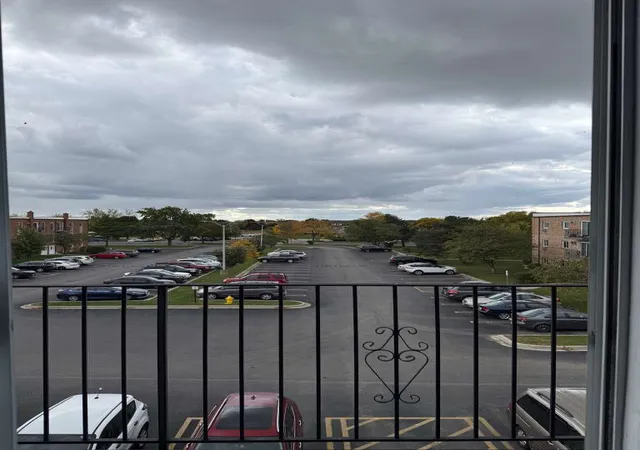 2nd image of 143 W Elk Trl, Carol Stream, IL 60188
